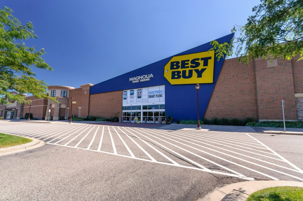 Online sales fell 1% year over year in Best Buy's Q3 2024 earnings results, an improvement from the 9.3% decline in the same quarter of 2023.