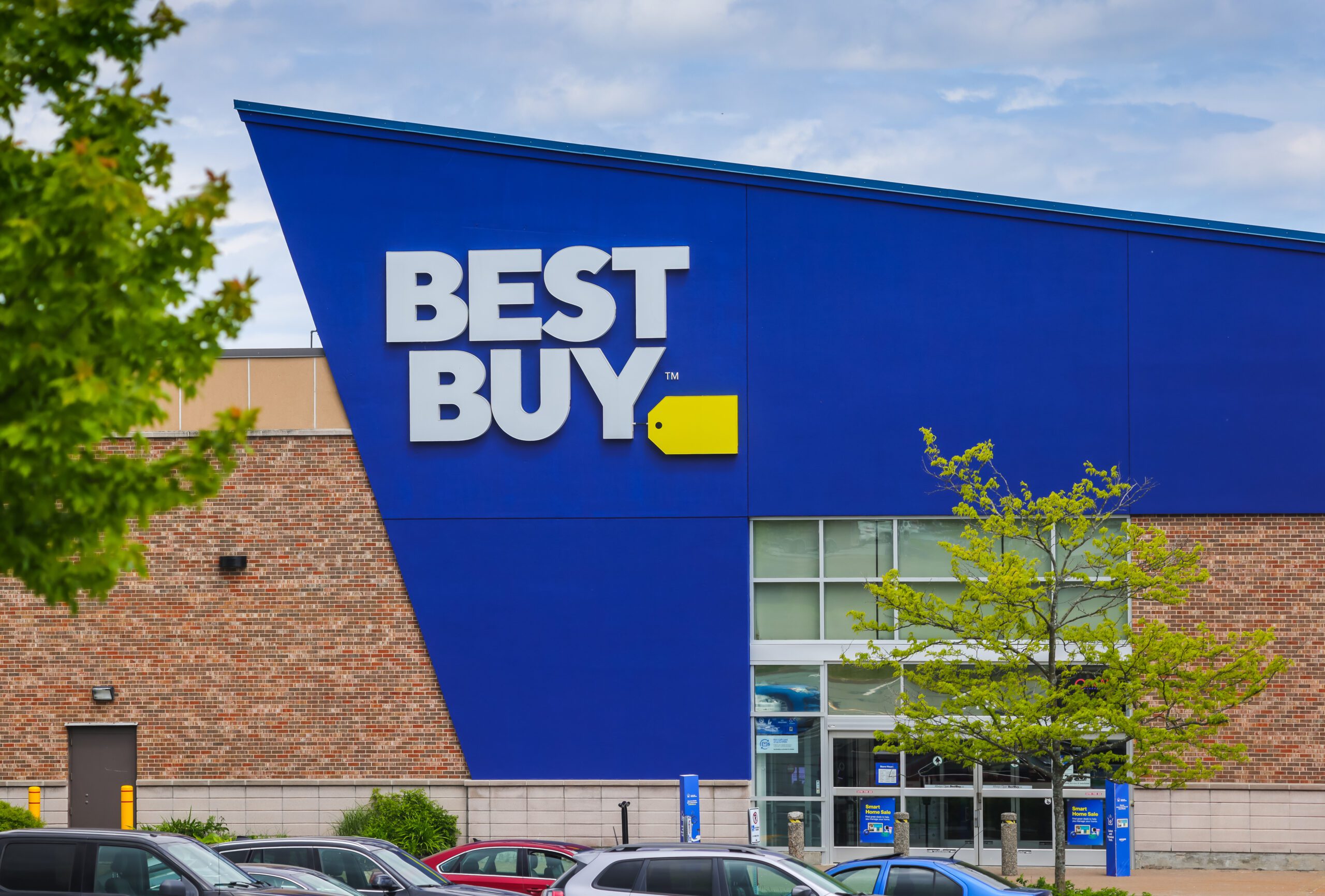 Best Buy Canada opens retail media advertising to outside brands